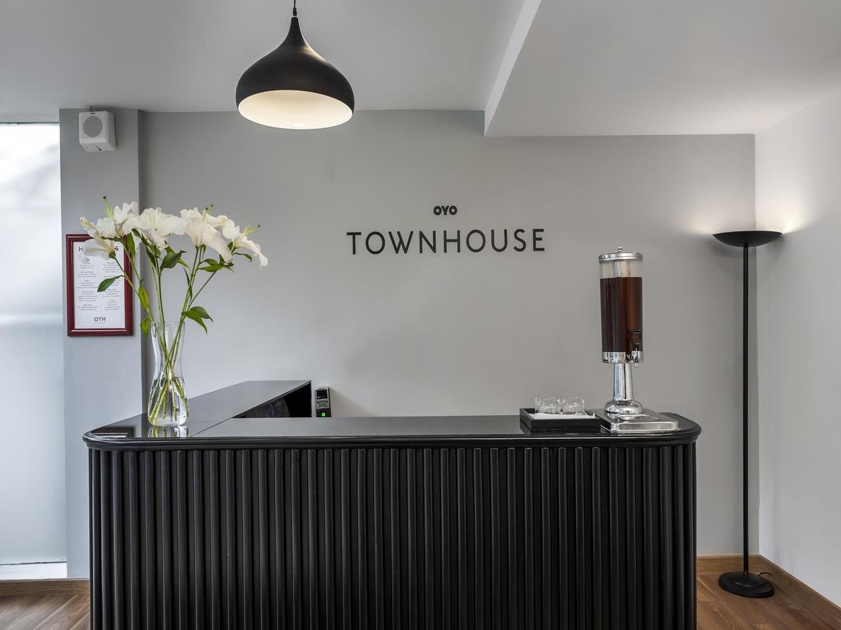 Oyo Townhouse 028 Corporate Suite Noida Exterior foto