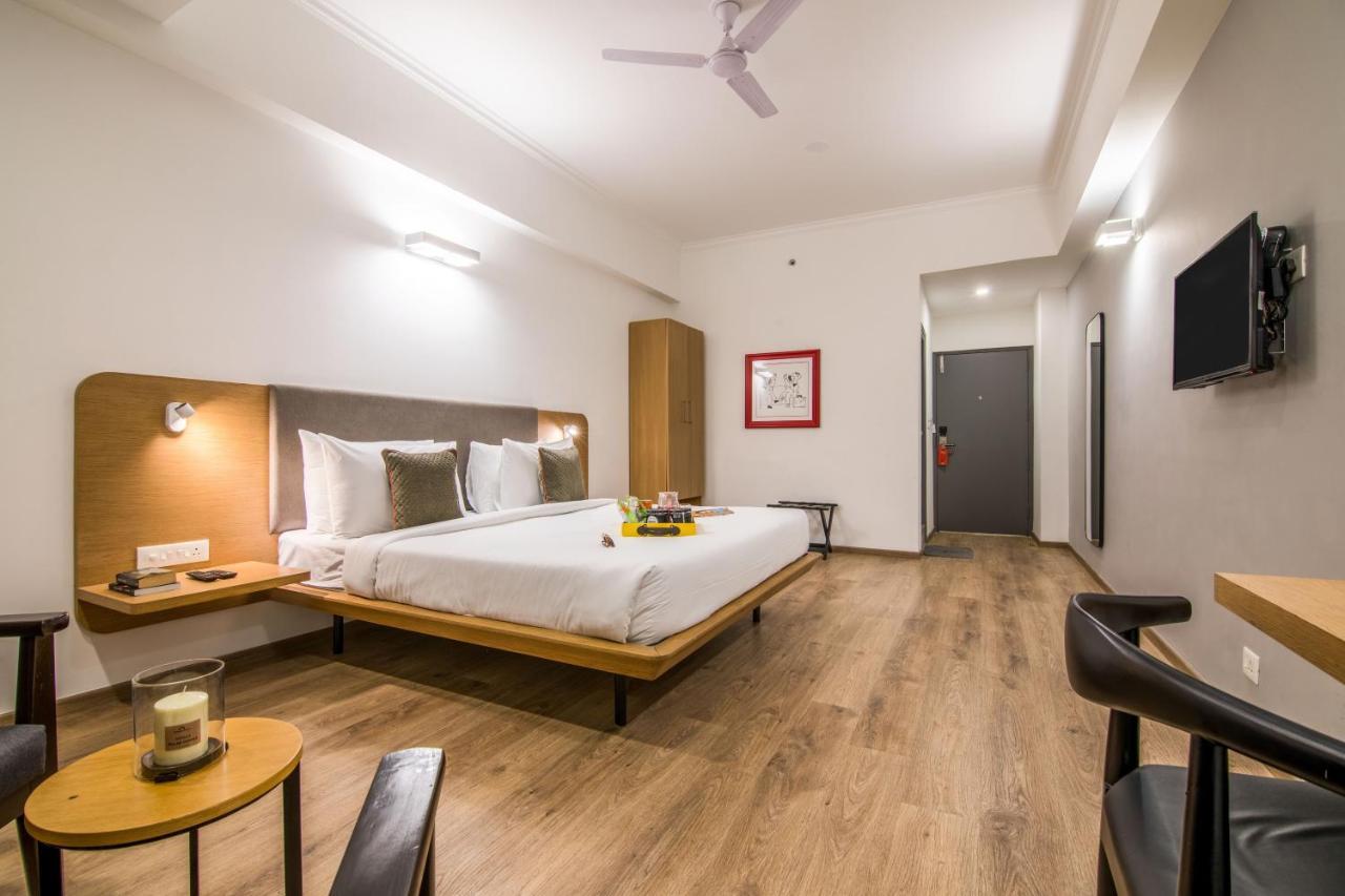 Oyo Townhouse 028 Corporate Suite Noida Exterior foto