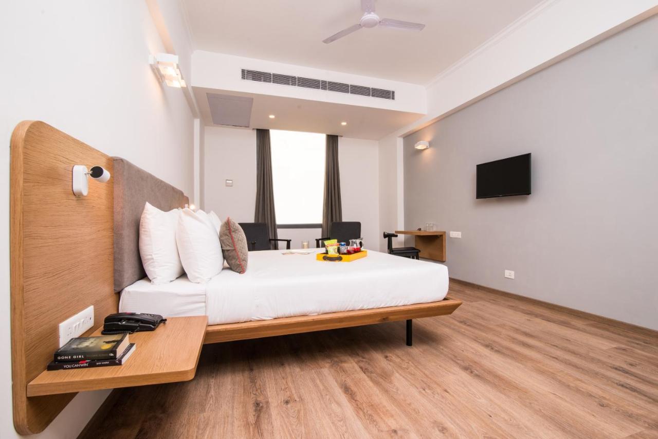 Oyo Townhouse 028 Corporate Suite Noida Exterior foto